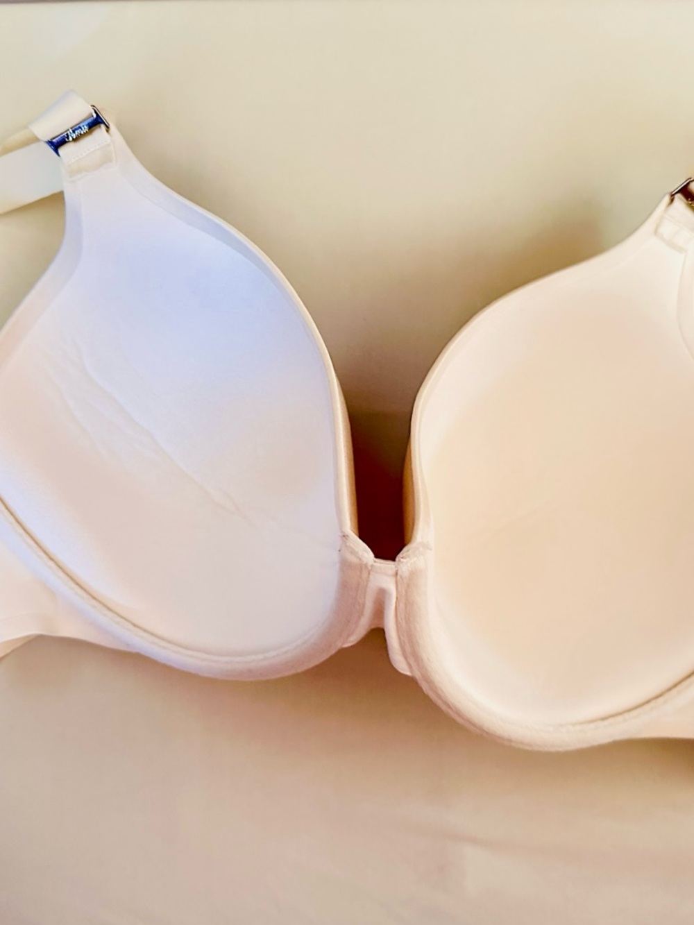 5 Soma Bras - 4 34DD Vanishing Back, 2 cream, 1 black, 1 black lace & 1 tan lift - Picture 13 of 13